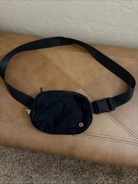 lululemon athletica Black Men's Belt Bag - Minimalist Everyday Waist Pack